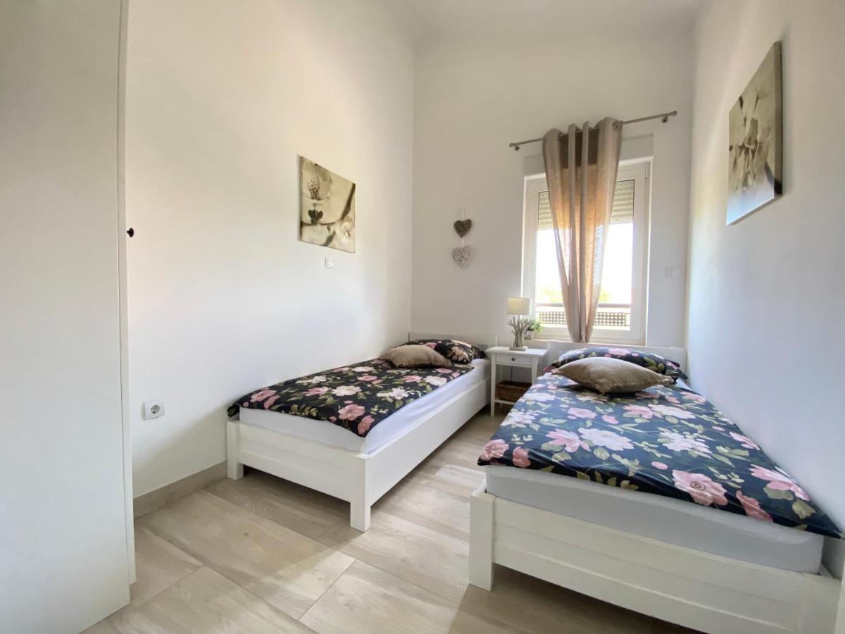 Villa Divina With Private Heated Pool PUY 외부 사진